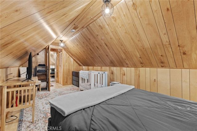 317 Moreno, Sugarloaf, CA 92386