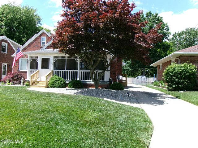 802 Highland Drive, Rossford, OH 43460
