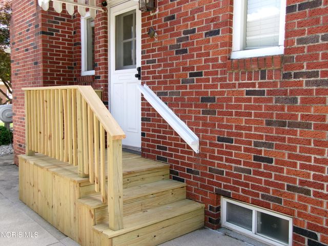 802 Highland Drive, Rossford, OH 43460