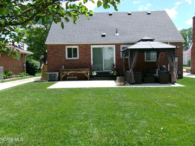 802 Highland Drive, Rossford, OH 43460
