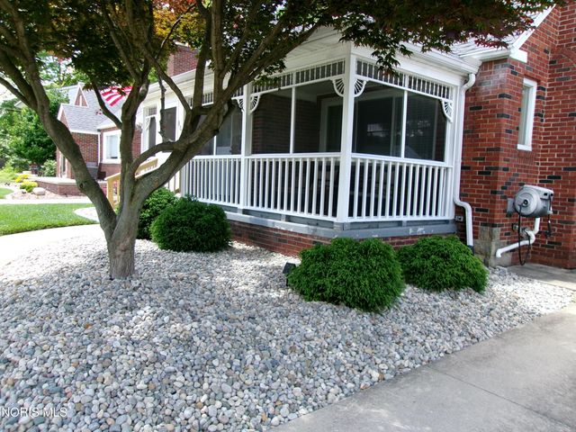 802 Highland Drive, Rossford, OH 43460