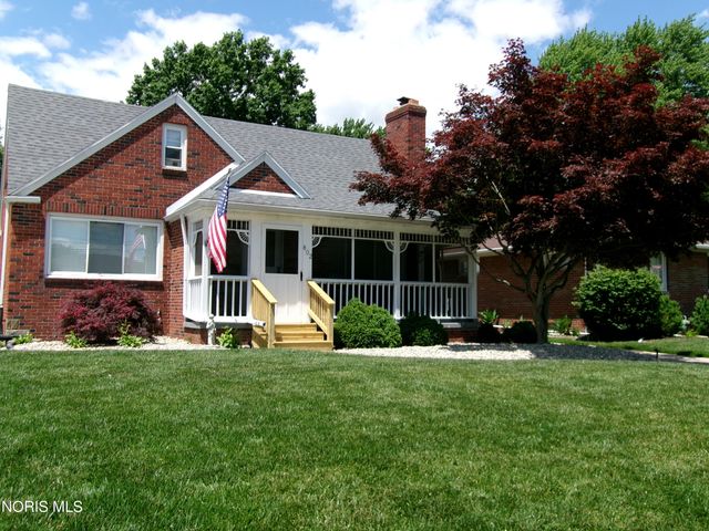802 Highland Drive, Rossford, OH 43460