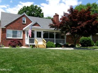 802 Highland Drive, Rossford, OH 43460