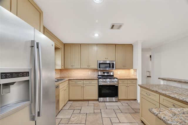 2010 Wakefield Drive, Houston, TX 77018