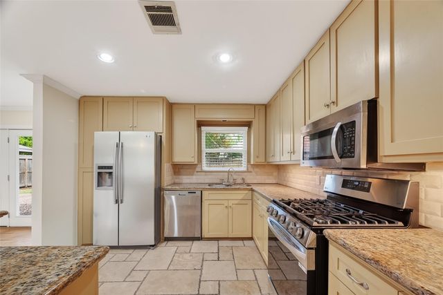 2010 Wakefield Drive, Houston, TX 77018