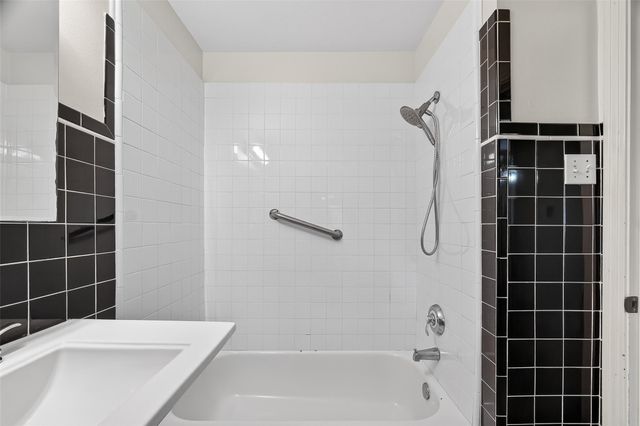 2010 Wakefield Drive, Houston, TX 77018