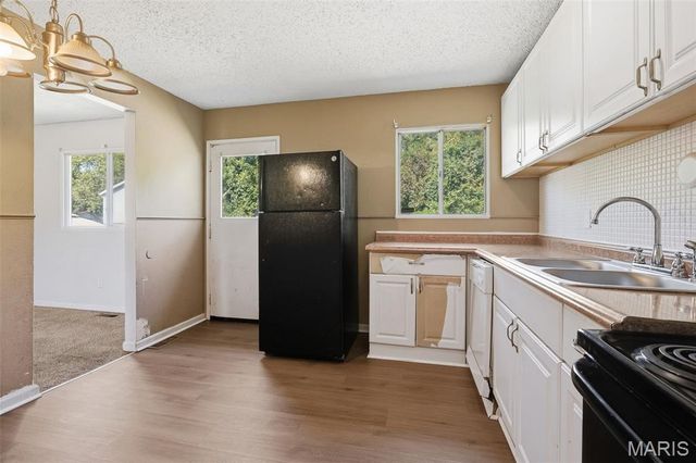 2465 Kingsford Drive, Florissant, MO 63031