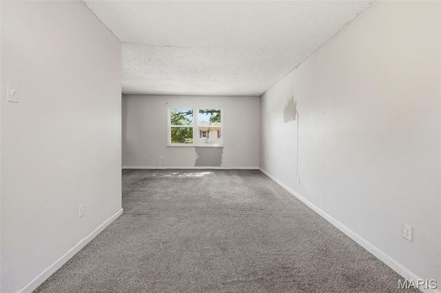 2465 Kingsford Drive, Florissant, MO 63031