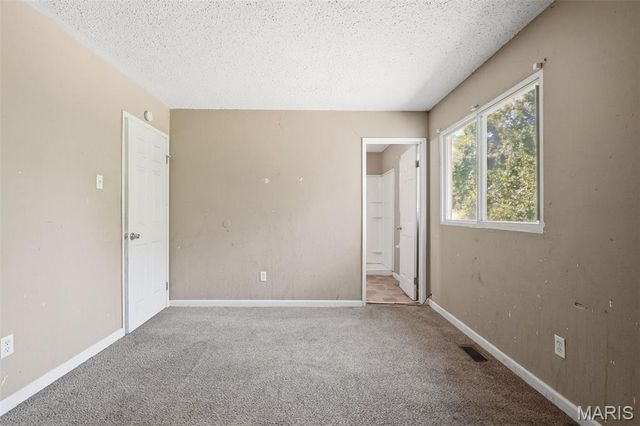 2465 Kingsford Drive, Florissant, MO 63031