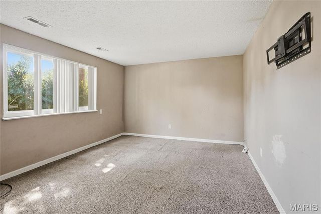 2465 Kingsford Drive, Florissant, MO 63031