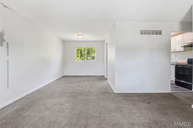 2465 Kingsford Drive, Florissant, MO 63031