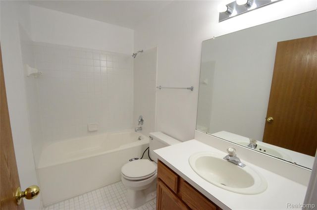 42803 Lilley Pointe Drive 139, Canton Charter Township, MI 48187