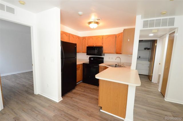 42803 Lilley Pointe Drive 139, Canton Charter Township, MI 48187