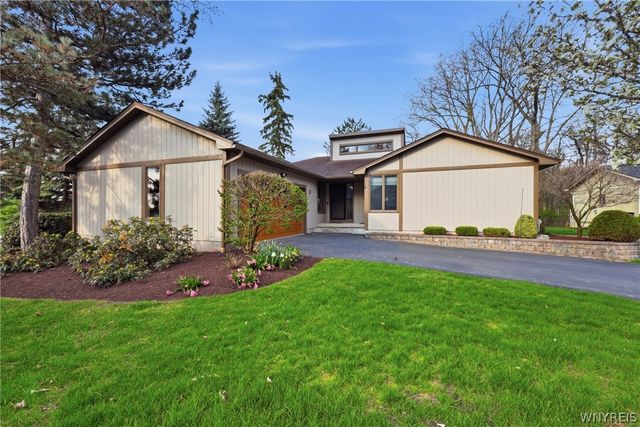 72 Little Robin Road, Amherst, NY 14228