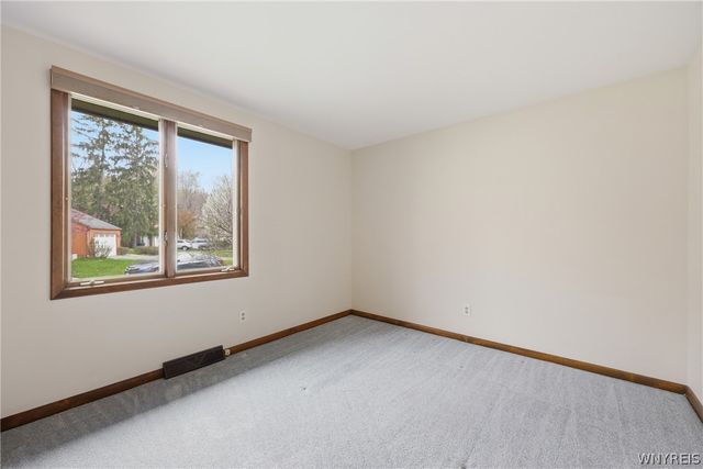 72 Little Robin Road, Amherst, NY 14228
