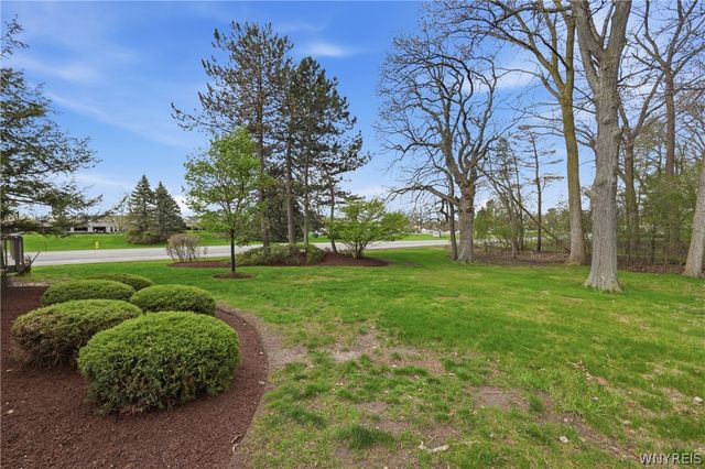 72 Little Robin Road, Amherst, NY 14228