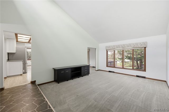 72 Little Robin Road, Amherst, NY 14228