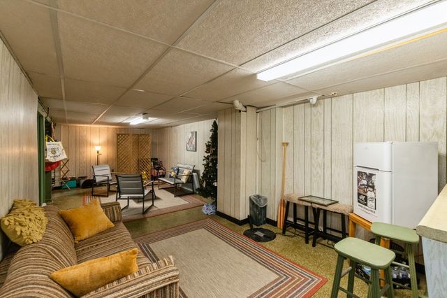 2311 E 39th Street, Des Moines, IA 50317