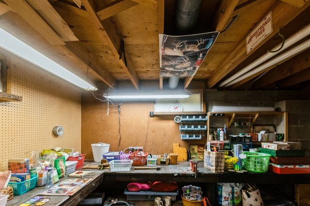 2311 E 39th Street, Des Moines, IA 50317