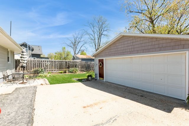 2311 E 39th Street, Des Moines, IA 50317