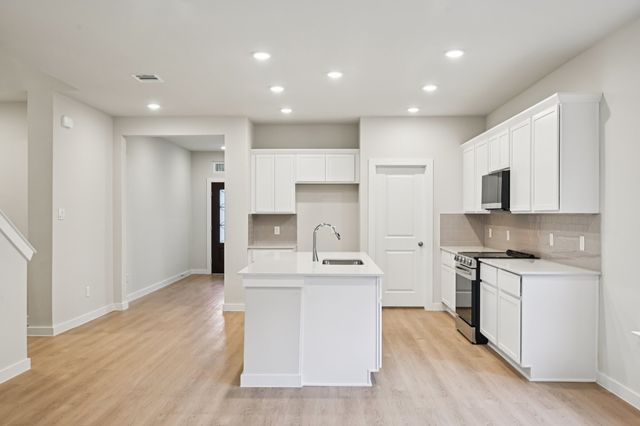334 Amberville Drive, Red Oak, TX 75154