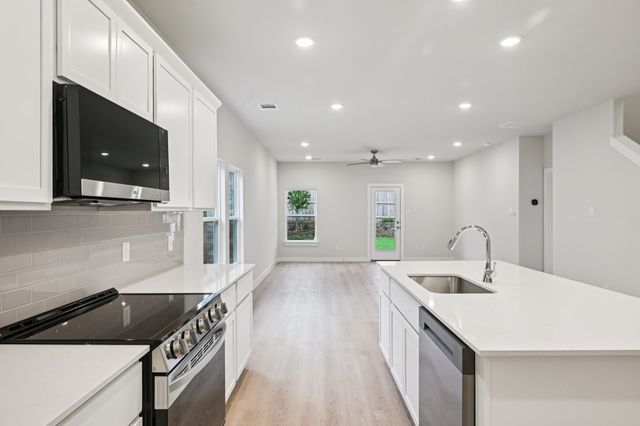 334 Amberville Drive, Red Oak, TX 75154