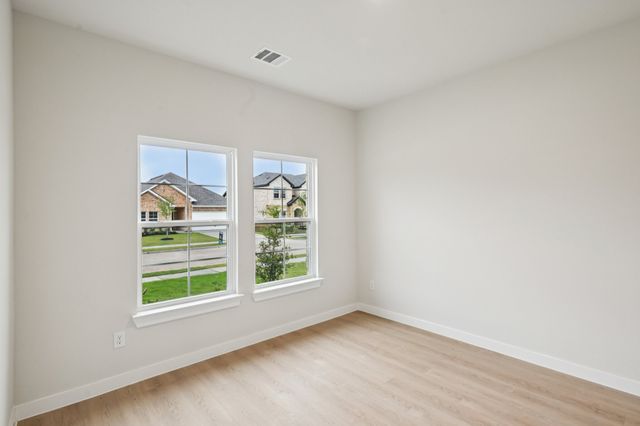 334 Amberville Drive, Red Oak, TX 75154