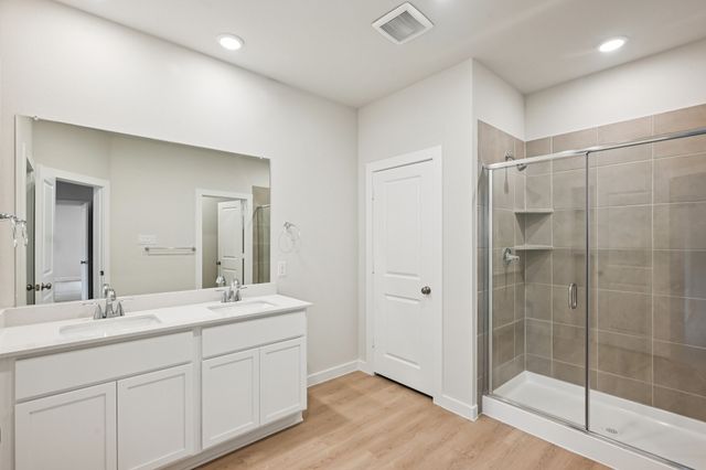 334 Amberville Drive, Red Oak, TX 75154