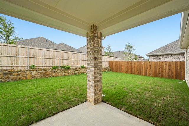 334 Amberville Drive, Red Oak, TX 75154