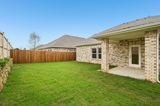 334 Amberville Drive, Red Oak, TX 75154
