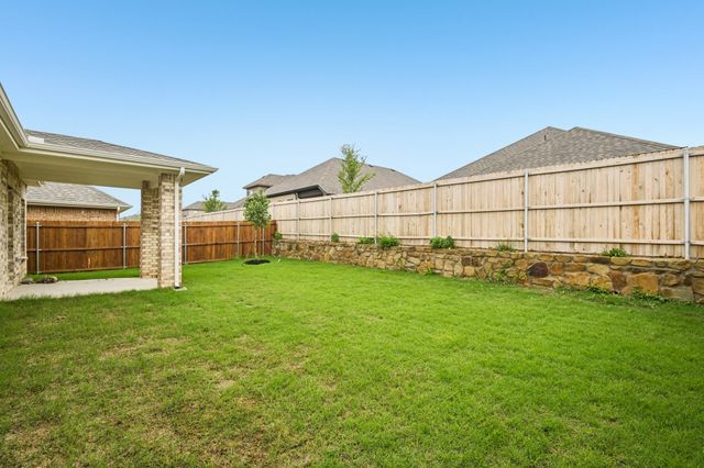 334 Amberville Drive, Red Oak, TX 75154