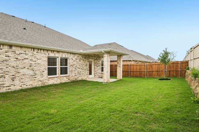 334 Amberville Drive, Red Oak, TX 75154