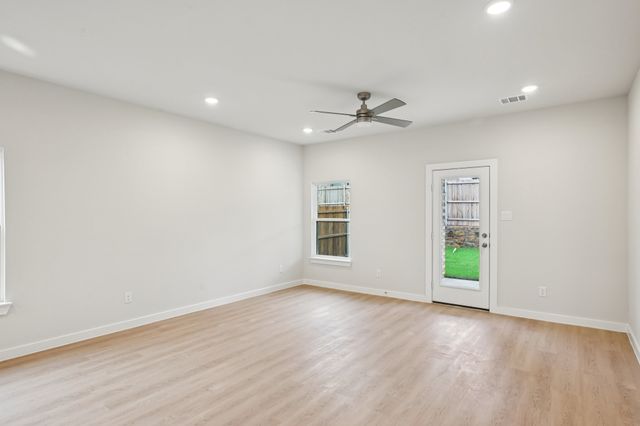 334 Amberville Drive, Red Oak, TX 75154