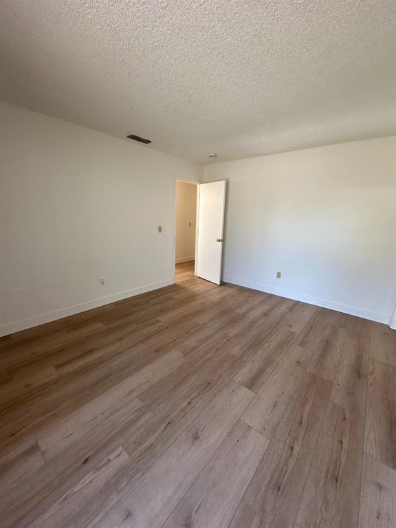 Image 18 of property listing at 1108 Pierce Drive # 101, Clovis, CA 93612