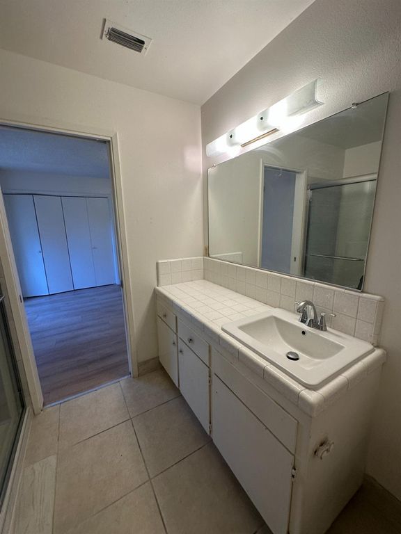 Image 24 of property listing at 1108 Pierce Drive # 101, Clovis, CA 93612