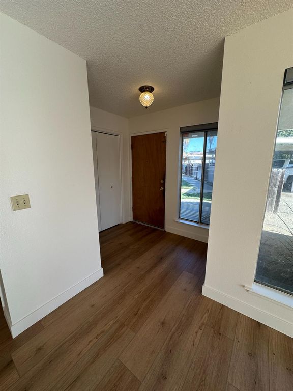 Image 4 of property listing at 1108 Pierce Drive # 101, Clovis, CA 93612