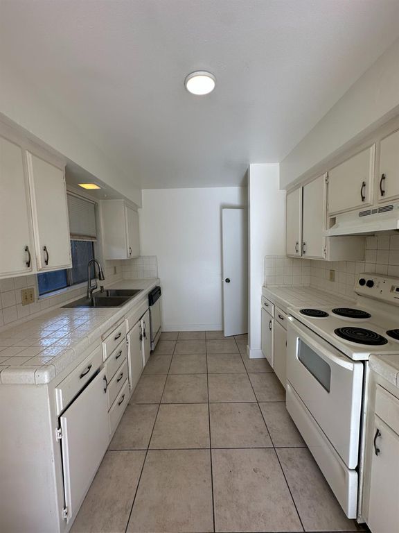 Image 9 of property listing at 1108 Pierce Drive # 101, Clovis, CA 93612