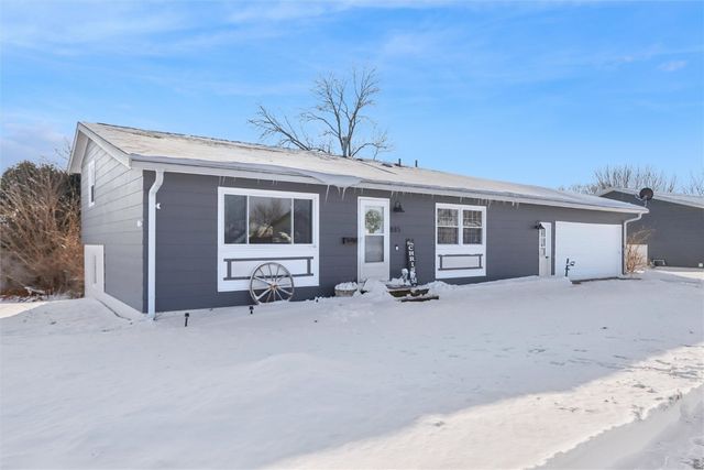 885 Alpine Road, Marion, IA 52302