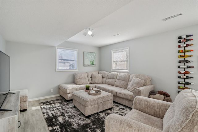 885 Alpine Road, Marion, IA 52302