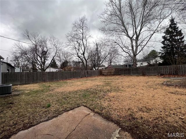 2675 Dunhill Drive, Maryland Heights, MO 63043