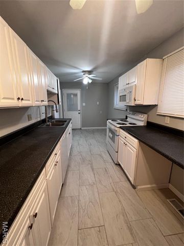 2675 Dunhill Drive, Maryland Heights, MO 63043