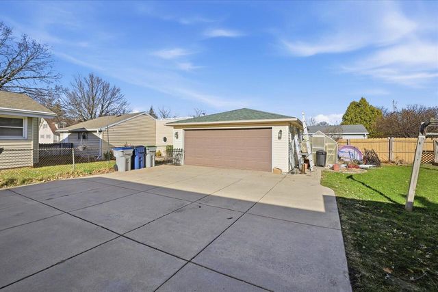 9320 W Howard AVENUE, Milwaukee, WI 53228