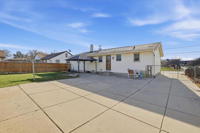 9320 W Howard AVENUE, Milwaukee, WI 53228