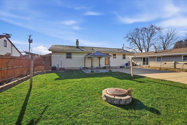 9320 W Howard AVENUE, Milwaukee, WI 53228