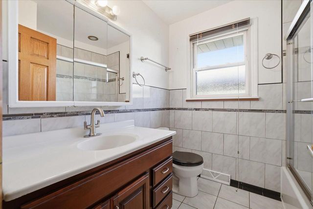 9320 W Howard AVENUE, Milwaukee, WI 53228