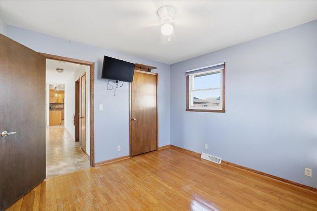 9320 W Howard AVENUE, Milwaukee, WI 53228