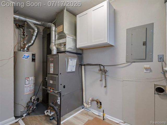 904 E Otis Avenue, Hazel Park, MI 48030
