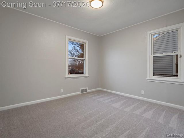 904 E Otis Avenue, Hazel Park, MI 48030