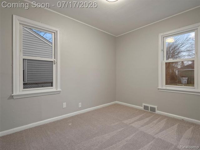 904 E Otis Avenue, Hazel Park, MI 48030