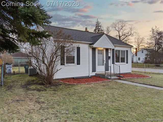 904 E Otis Avenue, Hazel Park, MI 48030
